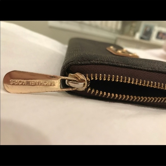 ❤️Host Pick❤️ Michael Kors brown signature wallet - Picture 6 of 7